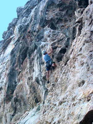 Todd between the first and second cruxes of Unsuspecting Remora, 5.11d/12a